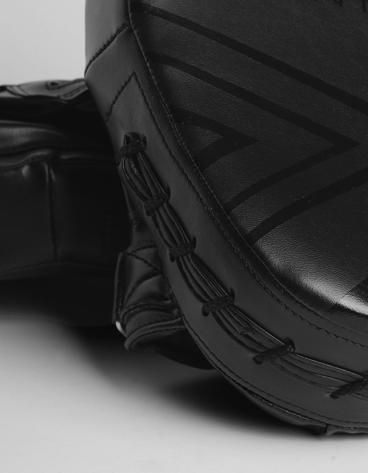 VAN MILE PU2.0 Focus Mitts – stitching detail