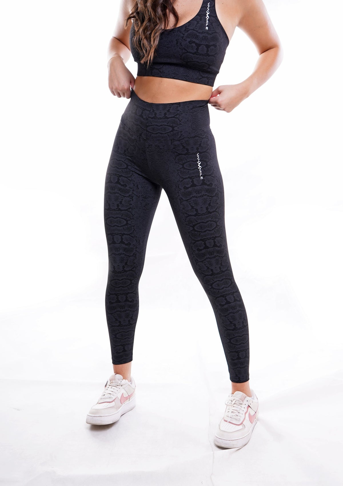 Women's VAN MILE Fearless Leggings in Black – front view