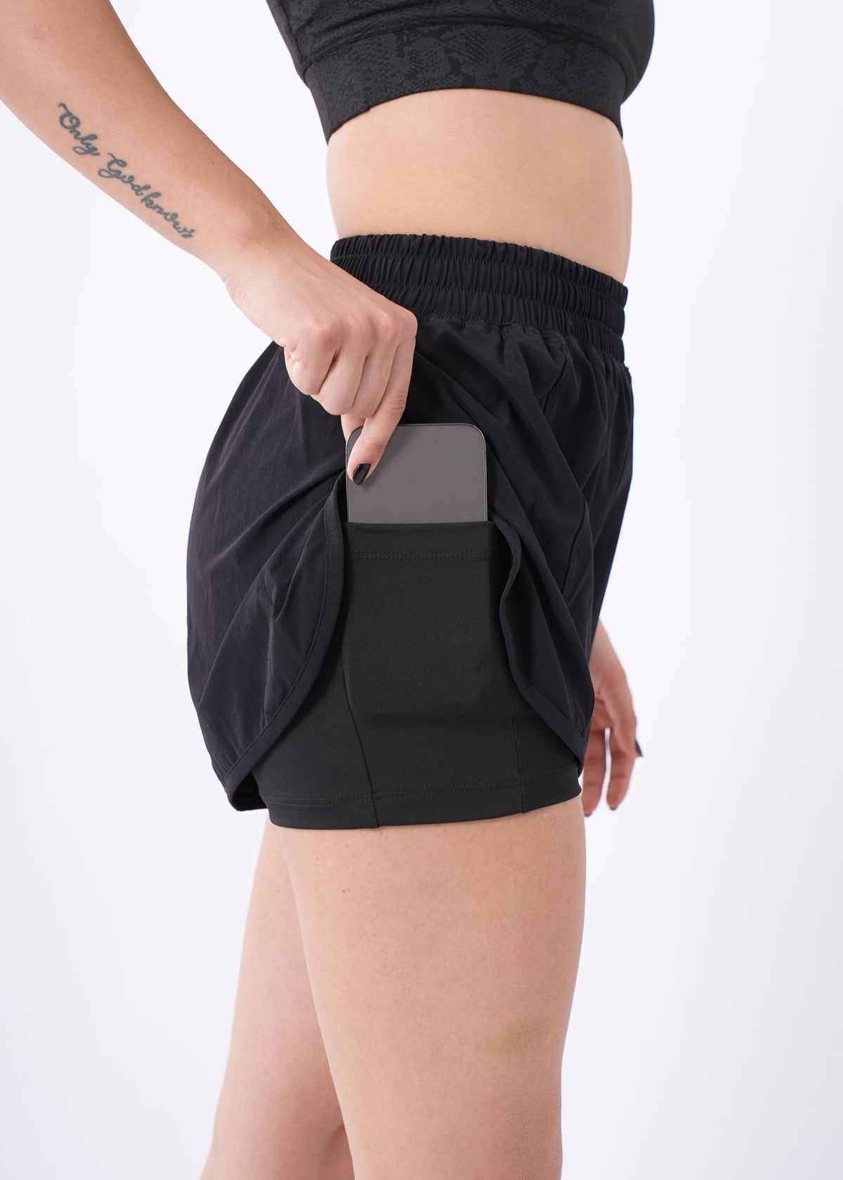 Women's VAN MILE Aurora Compression Shorts in Black – liner phone pocket detail