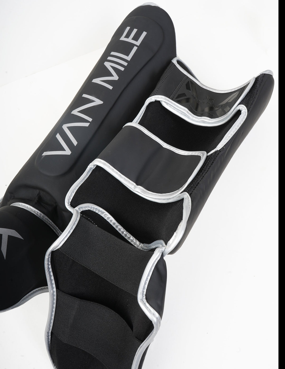 VAN MILE PU 3.0 Shin Guards in Black & Silver – inside view