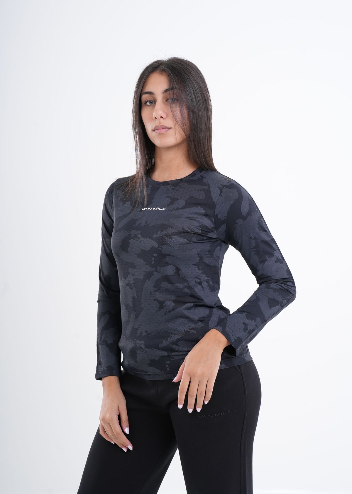 Women's VAN MILE VNML Long Sleeve Quick-Dry Print T-Shirt in Black – three-quarter front view