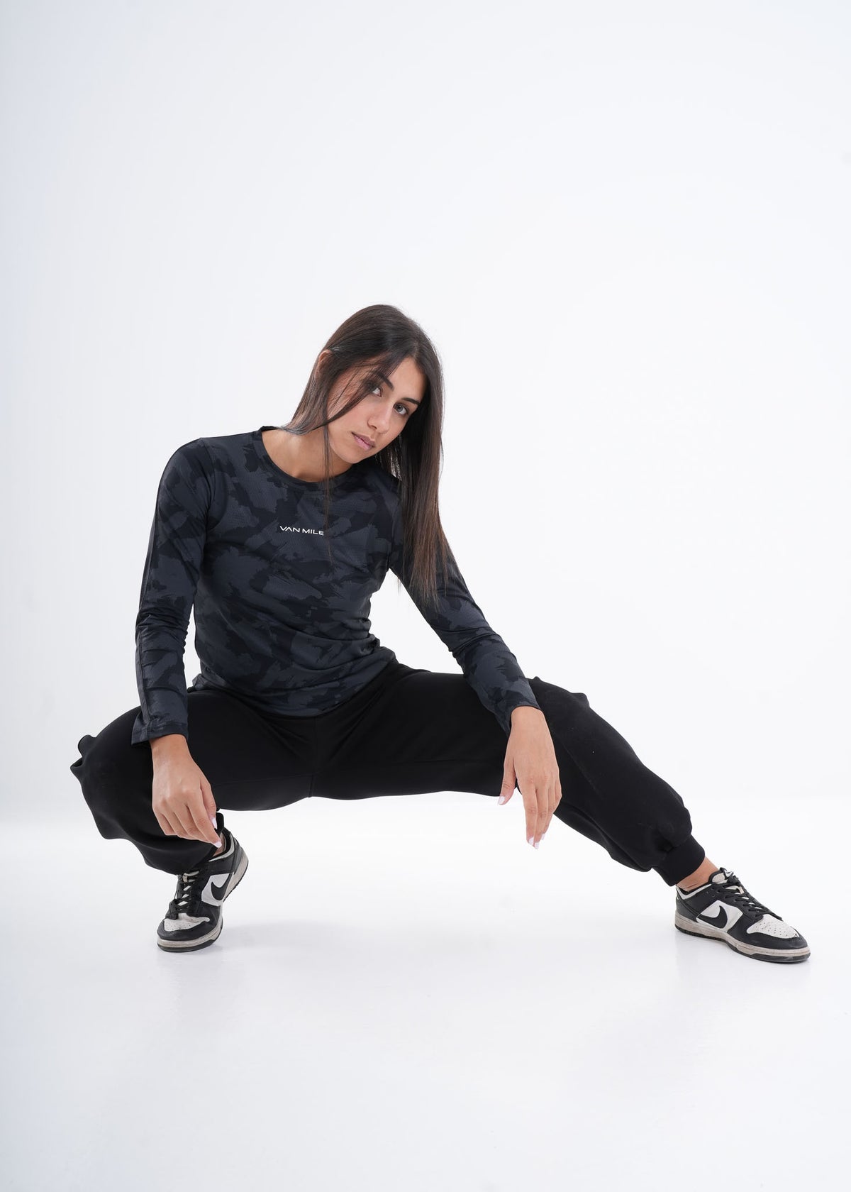 Women's VAN MILE VNML Long Sleeve Quick-Dry Print T-Shirt in Black – full-length, low side lunge