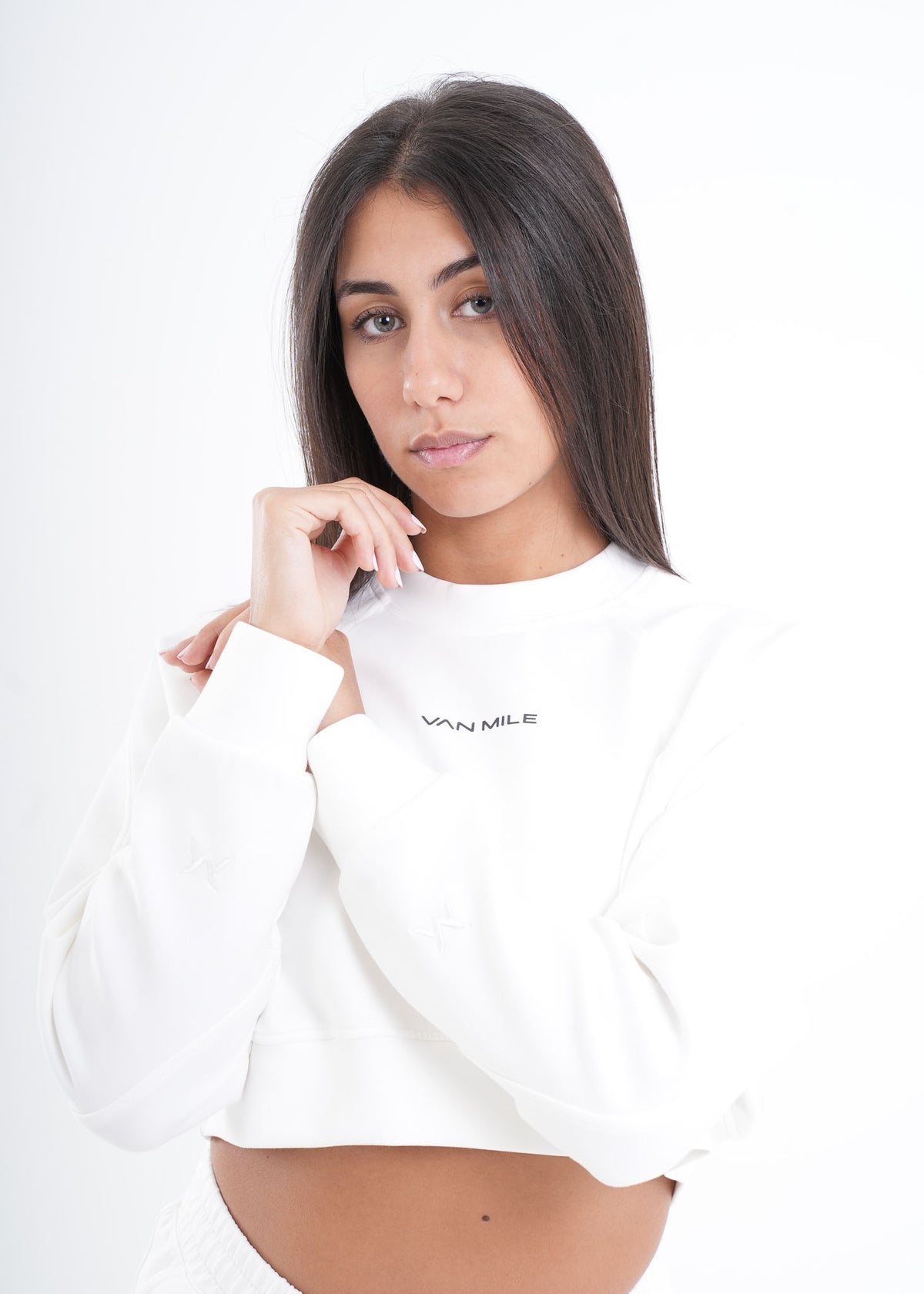 Women's VAN MILE VNML Two-Piece Crop Set in White – cropped sweatshirt, three-quarter close-up