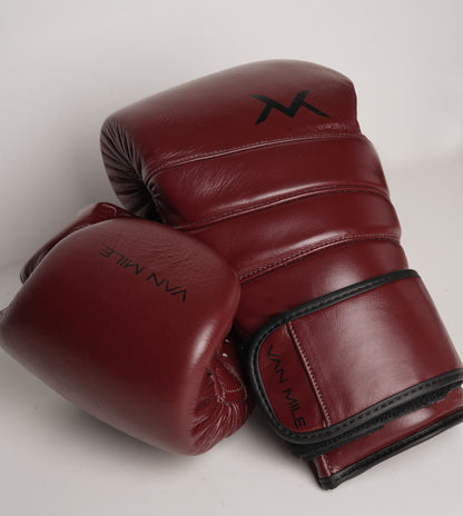 VAN MILE ELITE Boxing Gloves in Dark Red – detail view